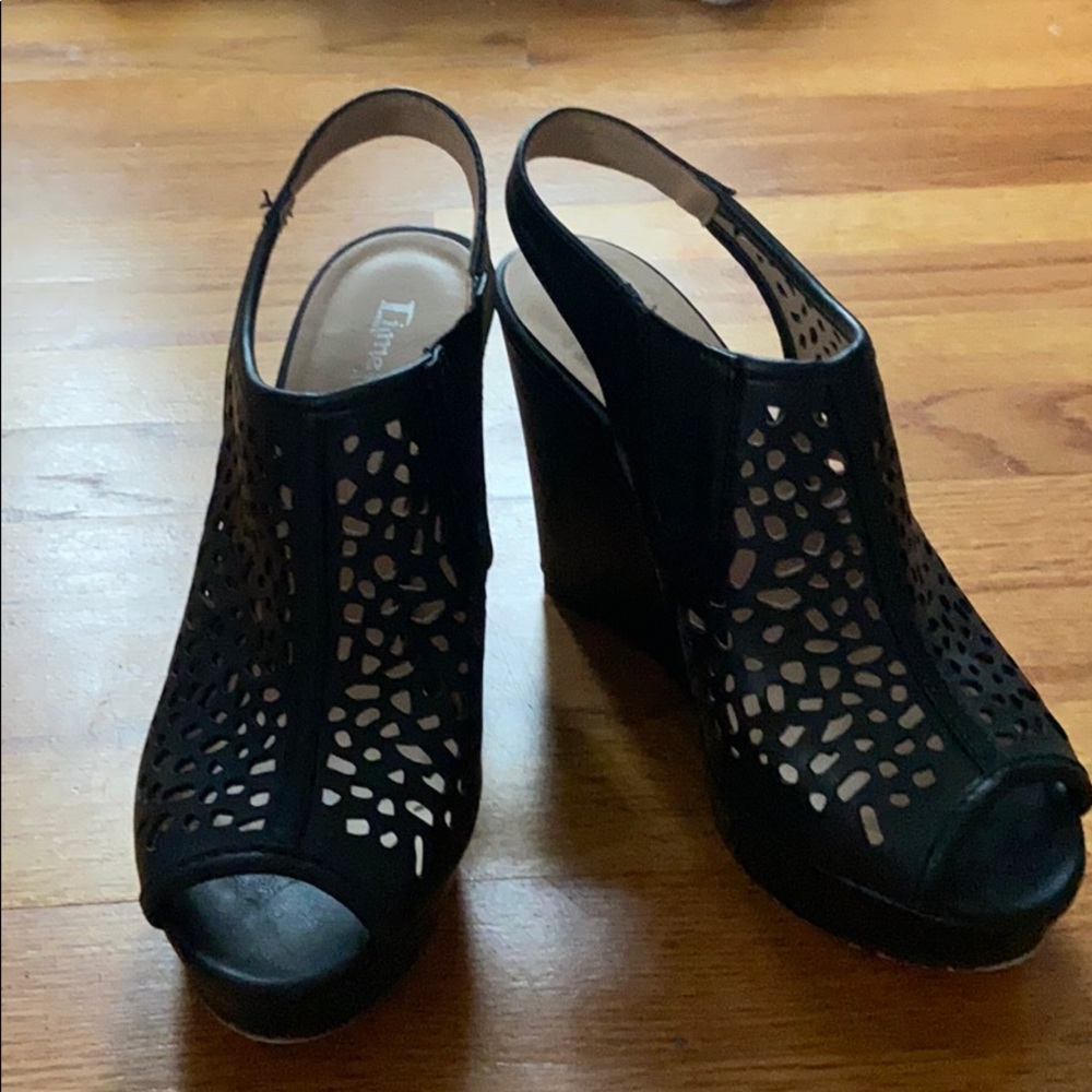 black patterned wedges